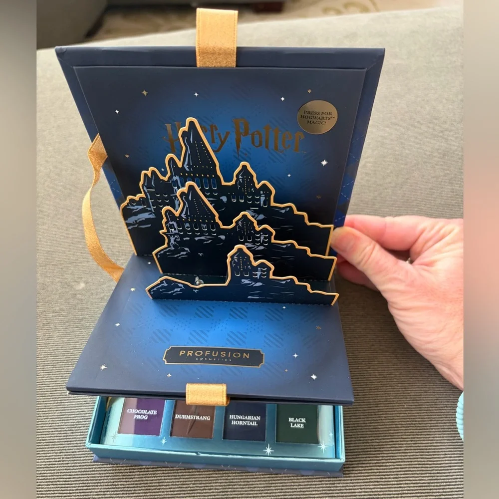 Profusion Cosmetics Harry Potter  Eyeshadow Palette and eye and face brush set